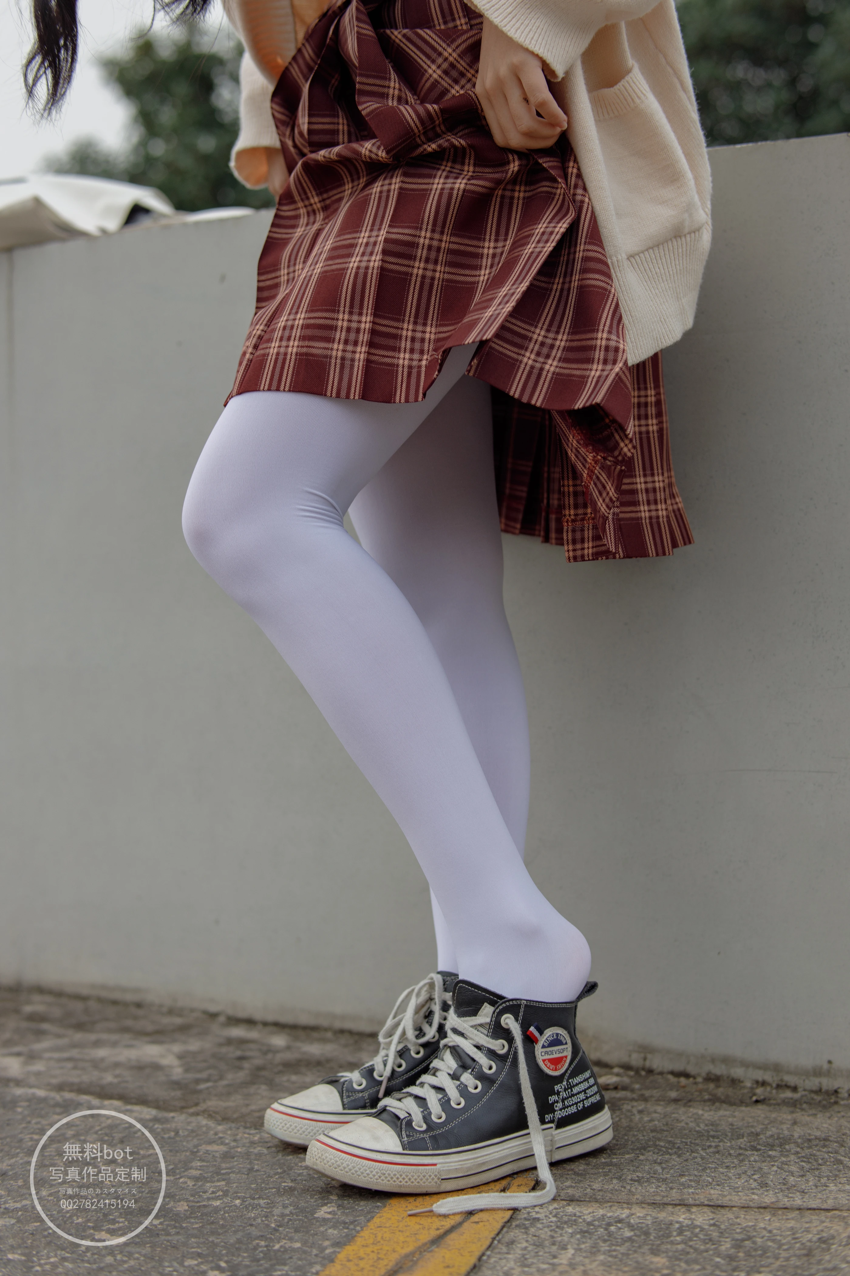 森萝财团 有料006  依依 户外白丝JK制服 [90P]插图8